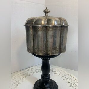 Godinger Silver-Plated Trinket Box.        3121